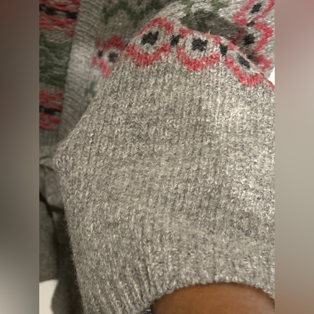 Patterned Gray Cardigan Sweater - image 7